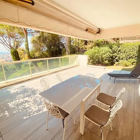 Absolute Calm, Modern, Terrasse, Garden & Pool Apartment Le Cannet